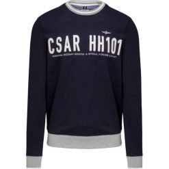 Bluza AERONAUTICA MILITARE. Białe bluzy męskie Aeronautica Militare, z nadrukiem, z dzianiny, z kontrastowym kołnierzykiem, bez rękawów, bez kaptura. Za 590,00 zł.