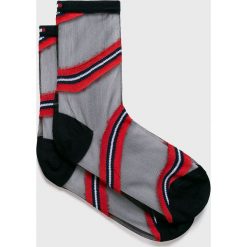 Tommy Hilfiger - Skarpetki. Czerwone skarpetki damskie TOMMY HILFIGER, bez wzorów. W wyprzedaży za 49,90 zł.