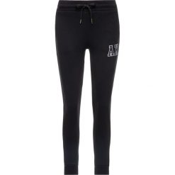 Spodnie dresowe Armani Exchange 6GYP80 YJ69Z 1200. Czarne spodnie damskie Armani Exchange, l, z bawełny. W wyprzedaży za 329,00 zł.