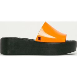 Zaxy - Klapki. Pomarańczowe klapki damskie Zaxy, bez wzorów, z gumy, bez obcasa, na obcasie. W wyprzedaży za 139,90 zł.