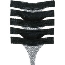 Stringi (5 par) bonprix biało-czarny z nadrukiem. Białe stringi bonprix, z nadrukiem, z koronki. Za 49,95 zł.