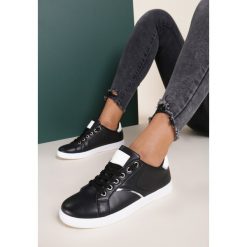 Czarne Trampki Carilora. Czarne buty sportowe damskie Renee, bez wzorów, sportowe. Za 79,99 zł.