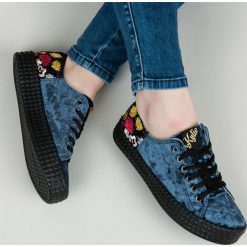 Welurowe niebieskie trampki MARIANA. Niebieskie tenisówki damskie KYLIE, z weluru. Za 59,00 zł.