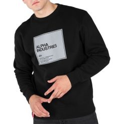 ALPHA INDUSTRIES LABEL SWEATER > 178303285. Bluzy męskie Alpha Industries, xl, z nadrukiem, z bawełny, eleganckie, z okrągłym kołnierzem, bez rękawów, bez kaptura. W wyprzedaży za 179,99 zł.
