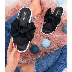 Klapki damskie Bello Star LC-708 Czarne. Czarne klapki damskie BELLO STAR, bez wzorów, z tkaniny, bez obcasa. Za 36,00 zł.