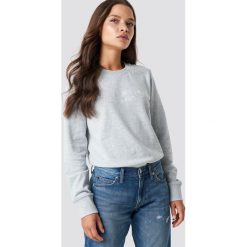 Calvin Klein Bluza Halia Institutional Crew Neck - Grey. Szare bluzy rozpinane damskie Calvin Klein, z dzianiny. Za 364,95 zł.