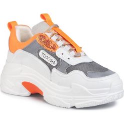 Sneakersy TOGOSHI - TG-09-04-000160 618. Białe półbuty damskie Togoshi, na co dzień, bez wzorów, ze skóry, bez obcasa, bez zapięcia. W wyprzedaży za 299,00 zł.