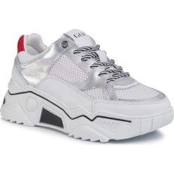 Sneakersy GOE - FF2N3007 White/Silver. Białe półbuty damskie GOE, bez wzorów, ze skóry ekologicznej, bez obcasa, na płaskiej podeszwie, bez zapięcia. Za 439,00 zł.
