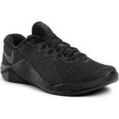 Buty NIKE - Metcon 5 AQ1189 011 Black/Black/Black. Czarne buty sportowe męskie Nike, z tworzywa sztucznego, bez zapięcia, na fitness i siłownię. W wyprzedaży za 489,00 zł.