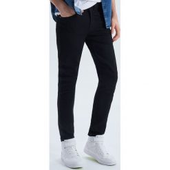 Jeansy Skinny - Czarny. Czarne jeansy męskie marki Cropp. Za 119,99 zł.
