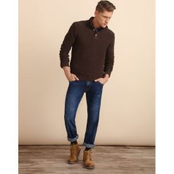 SWETER DŁUGI RĘKAW MĘSKI Z GUZIKIEM, Z ZAMKIEM. Pomarańczowe golfy męskie marki Top Secret, na lato, xxl, z dzianiny, eleganckie, ze stójką. W wyprzedaży za 59,99 zł.