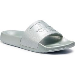 Klapki CALVIN KLEIN JEANS - Christie RE9854 Ice Blue. Niebieskie klapki damskie Calvin Klein Jeans, bez wzorów, z jeansu, bez obcasa. W wyprzedaży za 209,00 zł.