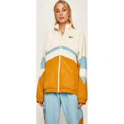 Reebok Classic - Kurtka x Gigi Hadid. Białe kurtki damskie Reebok Classic, s, bez wzorów, z bawełny, krótkie. W wyprzedaży za 279,90 zł.