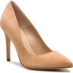 Szpilki SOLO FEMME - 34201-A8-I57/000-04-00 Beż. Brązowe półbuty damskie Solo Femme, bez wzorów, ze skóry, eleganckie, bez obcasa, na obcasie, bez zapięcia. W wyprzedaży za 239,00 zł.