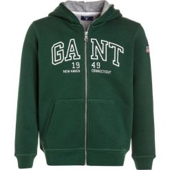 GANT 1949 FULL ZIP Bluza rozpinana ivy green. Zielone bluzy męskie GANT, z bawełny. W wyprzedaży za 202,95 zł.