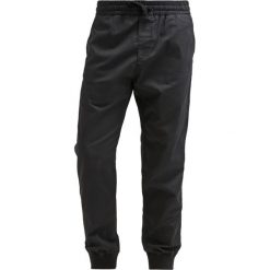 Carhartt WIP MADISON TRABUCO Spodnie materiałowe black rinsed. Czarne spodnie męskie marki Carhartt WIP, xxl, bez wzorów, z elastanu. Za 419,00 zł.