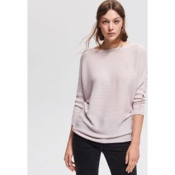 Sweter z błyszczącą nitką - Różowy. Różowe swetry damskie Reserved, s, bez wzorów, bez rękawów, bez kaptura. W wyprzedaży za 39,99 zł.