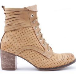 Botki - skóra naturalna - model 450 - kolor camelowy. Botki damskie Zapato, na zimę, ze skóry, eleganckie, za kostkę, na wysokim obcasie, na obcasie, na sznurówki. W wyprzedaży za 299,25 zł.