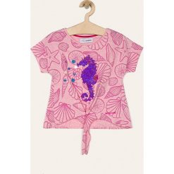 Desigual - T-shirt dziecięcy 104-164 cm. Różowe bluzki dziewczęce Desigual, bez wzorów, z bawełny, z okrągłym kołnierzem, z krótkim rękawem, krótkie, bez kaptura. Za 149,90 zł.