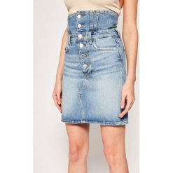 Spódnica jeansowa Guess Girl Mini Pin Up W02D06 D3LD2. Niebieskie spódniczki damskie Guess, z aplikacjami, z bawełny, mini. W wyprzedaży za 299,00 zł.