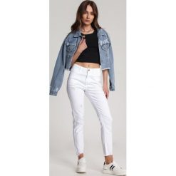 Białe Jeansy Slim Nereinah. Białe jeansy damskie Renee. Za 139,99 zł.