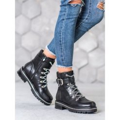 CZARNE WORKERY Z KLAMRĄ. Czarne workery damskie SEASTAR, ze skóry ekologicznej, bez obcasa, na klamry. Za 164,90 zł.