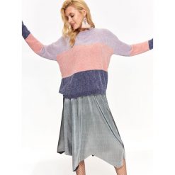 SWETER DAMSKI, KOLOROWY. Różowe swetry oversize damskie marki TROLL, na zimę, l, w paski, z dzianiny. W wyprzedaży za 59,99 zł.