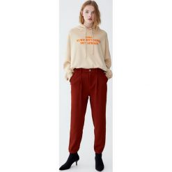 Spodnie tailoring z krepy. Spodnie damskie Pull&Bear. Za 69,90 zł.