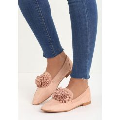 Różowe Mokasyny Gumshoeing. Różowe mokasyny damskie marki Born2be, ze skóry, na płaskiej podeszwie. Za 49,99 zł.