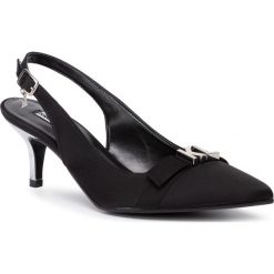 Sandały KARL LAGERFELD - KL30001 Black Satin Textile. Czarne klapki damskie KARL LAGERFELD, z aplikacjami, ze skóry, bez obcasa, na obcasie. W wyprzedaży za 449,00 zł.