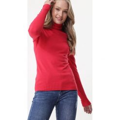 Czerwony Golf Annandale. Czerwone swetry damskie Born2be, xl, bez wzorów, z dzianiny, eleganckie, bez rękawów, długie, bez kaptura. Za 59,99 zł.