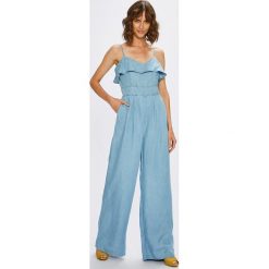 Guess Jeans - Kombinezon Sapphira. Niebieskie kombinezony damskie Guess Jeans, na co dzień, s, z aplikacjami, z lyocellu, casualowe, z okrągłym kołnierzem, z długim rękawem, długie. W wyprzedaży za 219,90 zł.