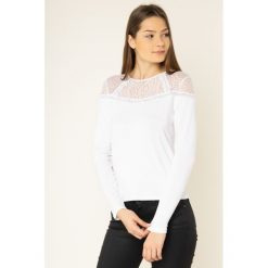 Bluzka Guess Ls Iba W01H20 WB4M0. Czarne bluzki damskie Guess, xs, z aplikacjami, z wiskozy, bez kołnierzyka, bez rękawów. W wyprzedaży za 379,00 zł.