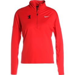 Nike Performance BERLIN MARATHON Koszulka sportowa university red. Czerwone topy sportowe damskie marki Nike Performance, l, z elastanu, z długim rękawem. W wyprzedaży za 153,30 zł.