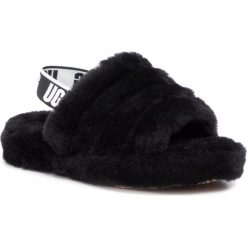Kapcie UGG - K Fluff Yeah Slide 1098494K Blk. Czarne sandały dziewczęce Ugg, ze skóry. Za 429,00 zł.