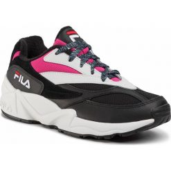 Sneakersy FILA - V94M Low Wmn 1010600.13F Black/Pink Yarrow. Czarne półbuty damskie Fila, z zamszu. W wyprzedaży za 259,00 zł.