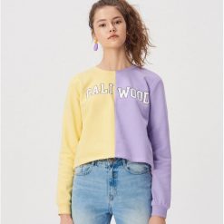 Dwukolorowa bluza z napisem - Fioletowy. Fioletowe bluzy damskie Sinsay, s, z napisami, bez rękawów, bez kaptura. Za 49,99 zł.