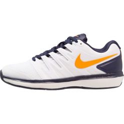 Nike Performance AIR ZOOM PRESTIGE CPT Obuwie do tenisa Indoor white/orange peel/blackened blue/phantom. Białe buty do tenisa męskie Nike Performance, z gumy. Za 419,00 zł.