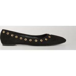 Baleriny z detalami - Czarny. Czarne baleriny damskie Sinsay, bez wzorów, bez obcasa. Za 29,99 zł.
