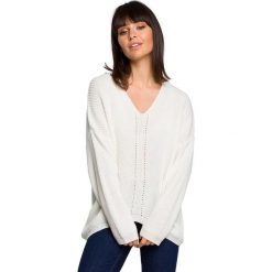 Sweter asymetryczny - ecru. Swetry damskie BE, uniwersalny, bez wzorów, z jeansu, eleganckie, bez rękawów, bez kaptura. W wyprzedaży za 129,00 zł.