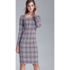 Wzorzysta Sukienka z Dekoltem Karo. Sukienki damskie Molly.pl, do pracy, s, bez wzorów, eleganckie, z dekoltem karo, bez rękawów, długie. Za 199,90 zł.