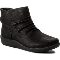 Botki CLARKS - Sillian Sway 261225554 Black. Czarne buty zimowe damskie marki Clarks, z materiału. W wyprzedaży za 249,00 zł.