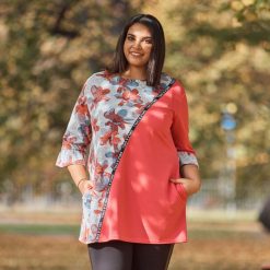 Asymetryczna bluzka Maja w kolorowe kwiaty duże rozmiary XXL. Pomarańczowe bluzki damskie Moda Size Plus Iwanek, xl, w kwiaty, z elastanu, z falbankami, bez rękawów. Za 109,00 zł.
