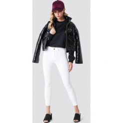 Spodnie damskie: Trendyol Jeansy rurki z wysokim stanem - White