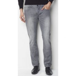 Dżinsy o dopasowanym kroju, dł. 32. Szare jeansy męskie marki La Redoute Collections. Za 109,20 zł.
