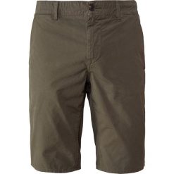 BOSS CASUAL SCHINO Szorty green. Zielone bermudy męskie BOSS Casual, z bawełny, casualowe. Za 379,00 zł.