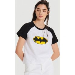 Koszulka Batman - Biały. Białe koszulki damskie Cropp, s. W wyprzedaży za 19,99 zł.