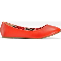 Baleriny bonprix truskawkowy. Czerwone baleriny damskie bonprix, bez wzorów, bez obcasa. Za 37,99 zł.