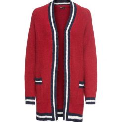 Płaszcz dzianinowy z paskami bonprix czerwony. Czerwone płaszcze damskie marki bonprix, w paski, z dzianiny, sportowe, długie. Za 59,99 zł.