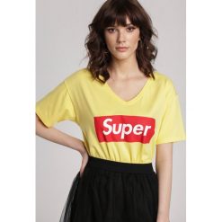 Żółty T-shirt Taphis. Żółte t-shirty damskie Renee, s, z nadrukiem, z kontrastowym kołnierzykiem, z krótkim rękawem, krótkie, bez kaptura. Za 49,99 zł.